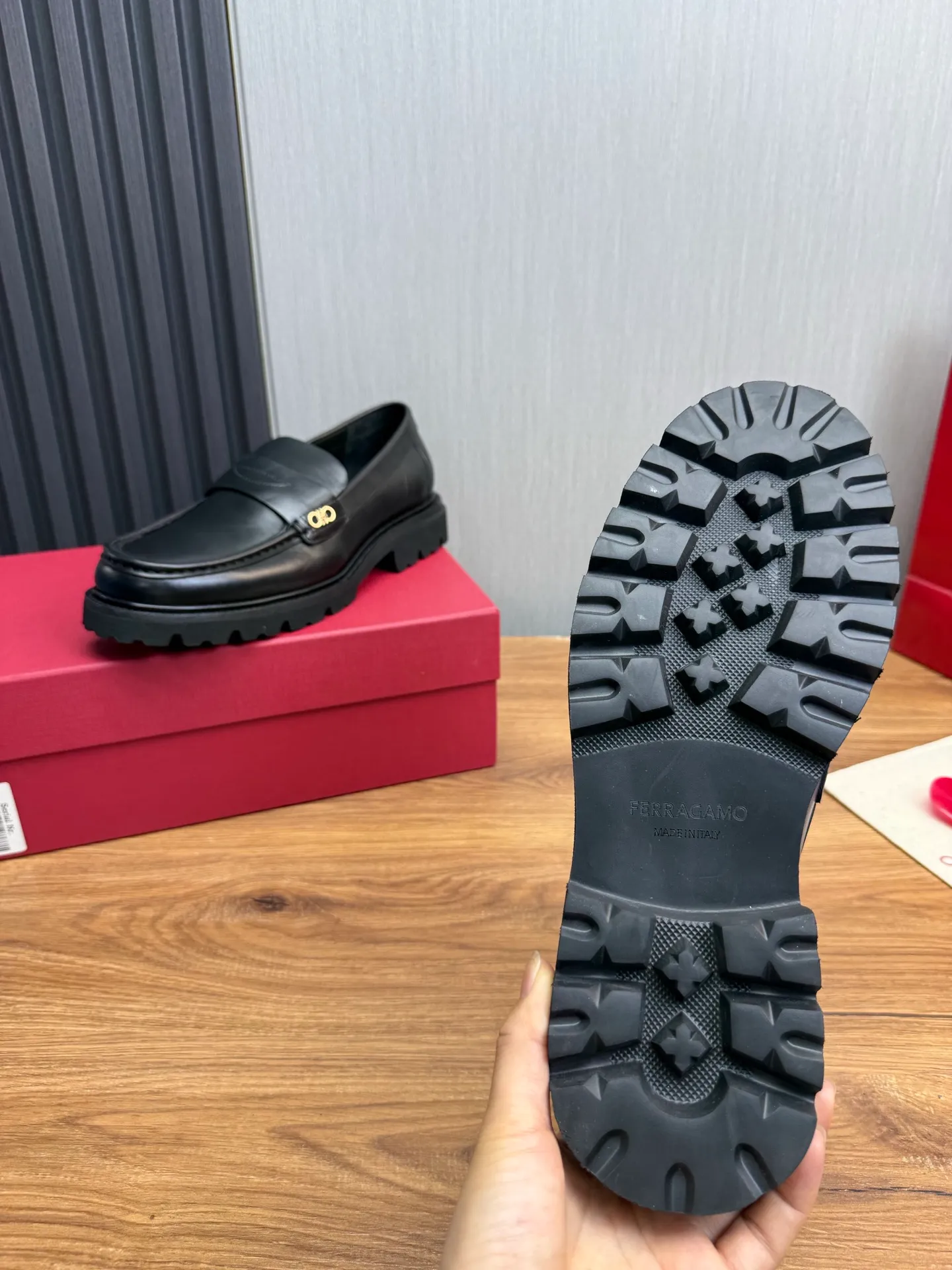 Men's shoes 💰880💰 Ferragamo. [Ferragamo] Men's Loaf leather shoes, the latest hot style, 1:1 original purchase quality, top quality, imported open-edge beaded cowhide leather on the upper, hand-made three-dimensional stitching highlights the round toe design, the inner feet are made of imported cowhide, with original wear-resistant rubber outsole, matching code 39-44, (38, 45 custom-made, non-refundable)